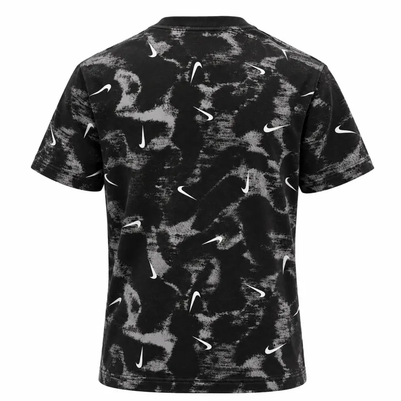 Детска тениска Nike Lbr Aop Tee II0458 011 Maratonka Детска тениска Nike Lbr Aop Tee II0458 011